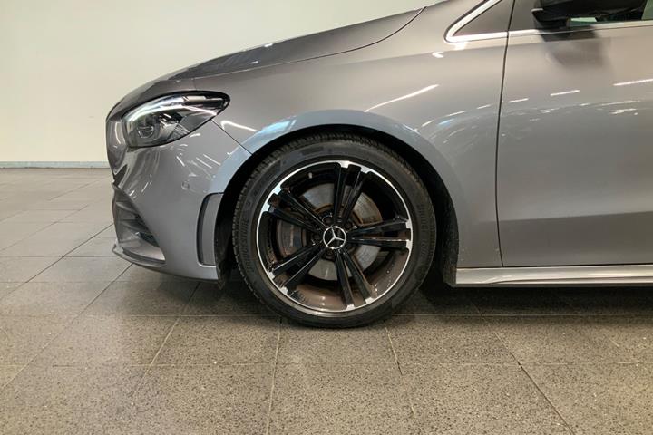 Grå Mercedes B220 d fra 2019