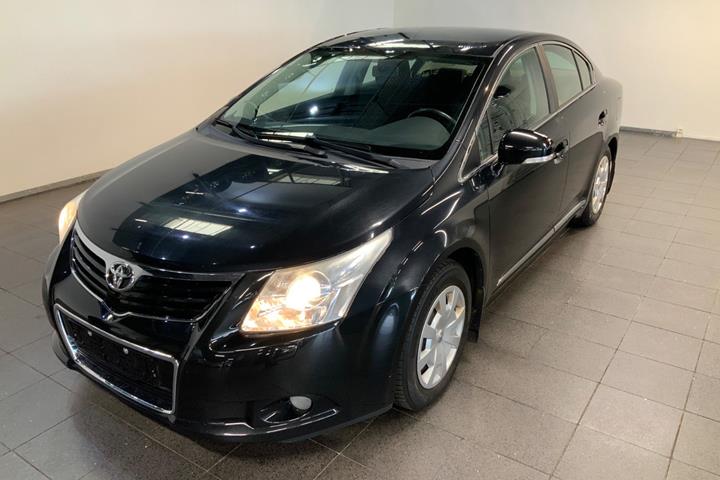 Sort Toyota Avensis fra 2010 set udefra
