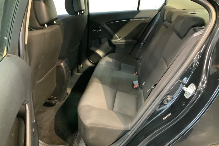 Sort Toyota Avensis fra 2010