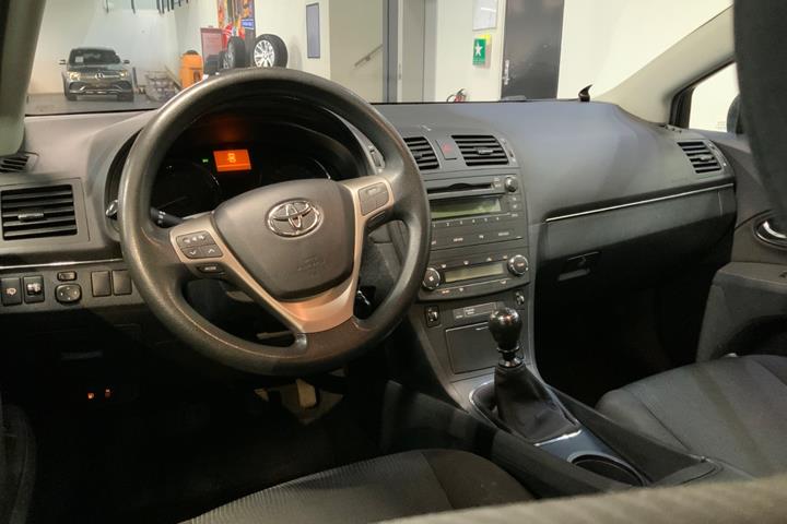 Sort Toyota Avensis fra 2010