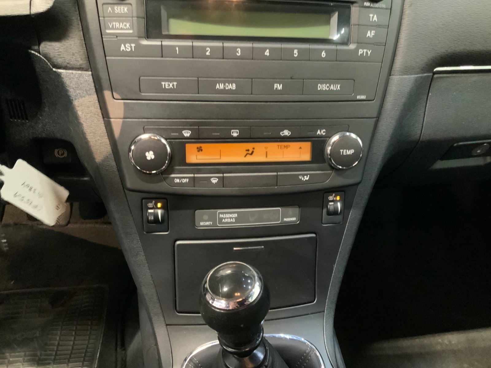 Sort Toyota Avensis fra 2010