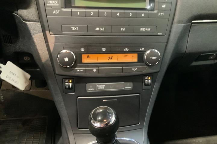 Sort Toyota Avensis fra 2010