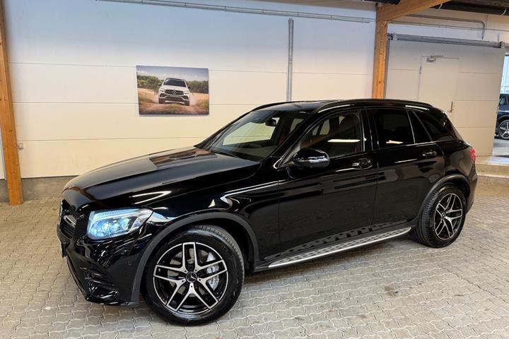 Sort Mercedes GLC43 fra 2017 set udefra