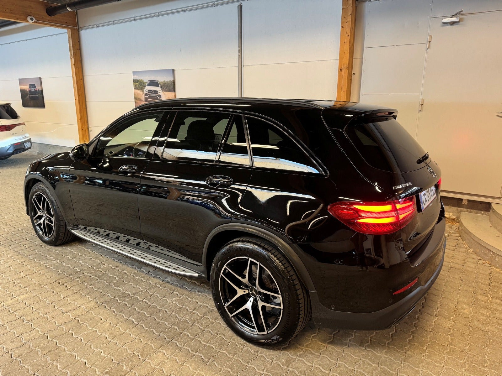 Sort Mercedes GLC43 fra 2017