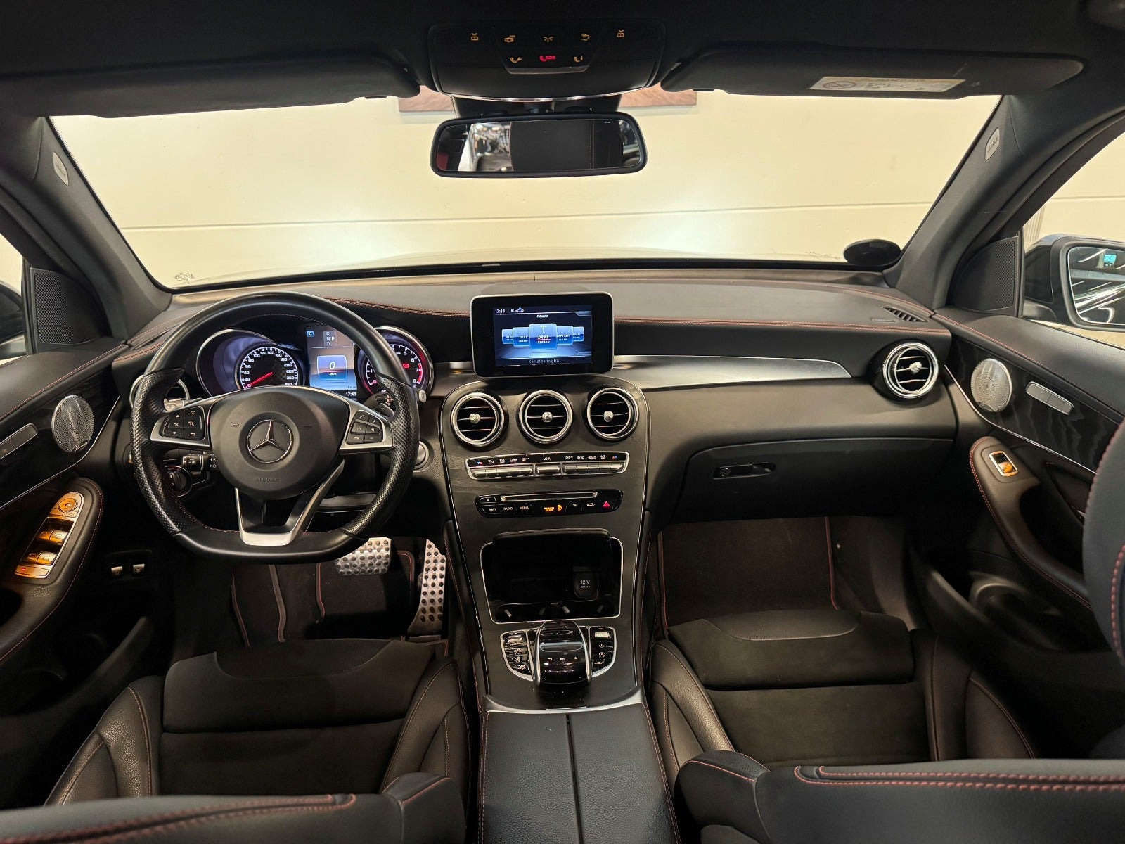 Sort Mercedes GLC43 fra 2017