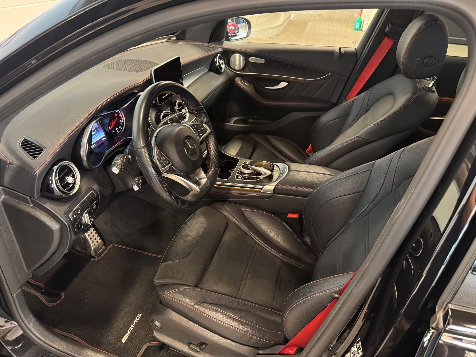 Sort Mercedes GLC43 fra 2017