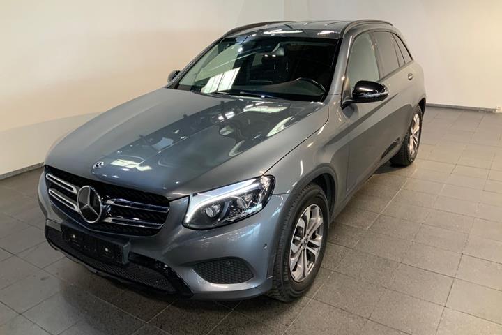 Grå Mercedes GLC350 d fra 2018