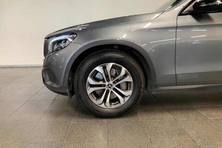 Grå Mercedes GLC350 d fra 2018