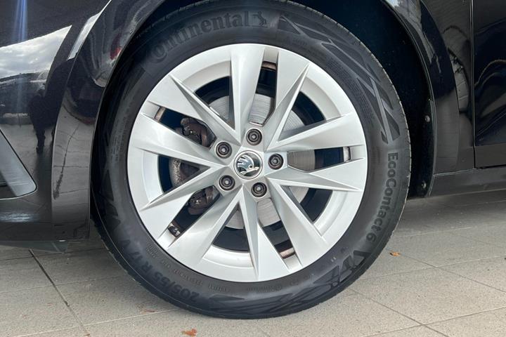 Sort Skoda Octavia fra 2021