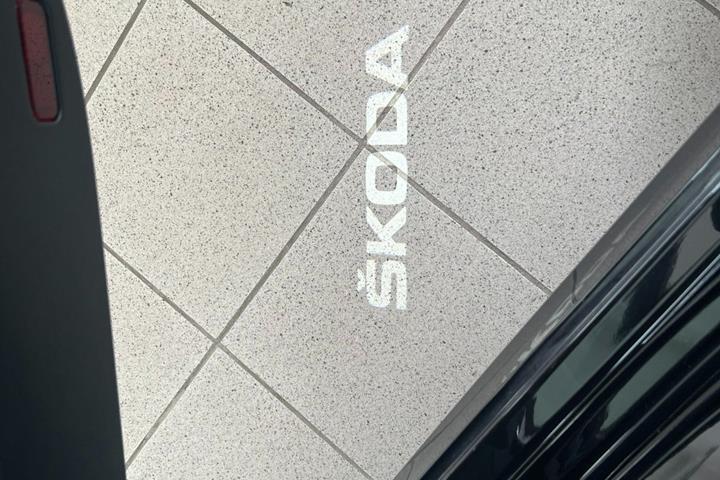 Sort Skoda Octavia fra 2021