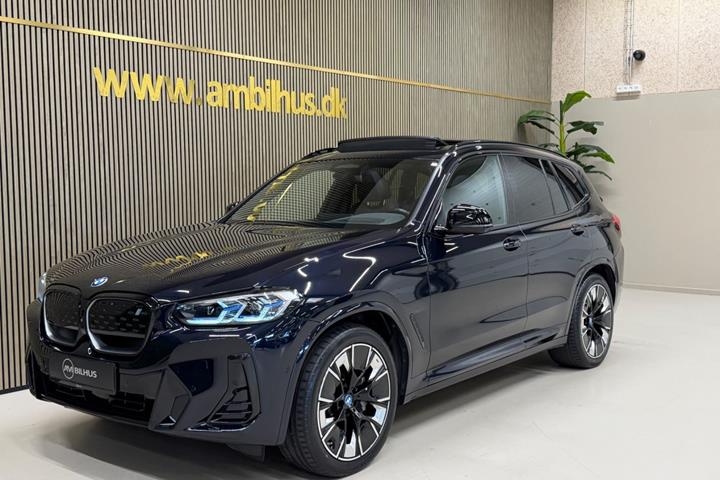 Sort BMW iX3 fra 2024