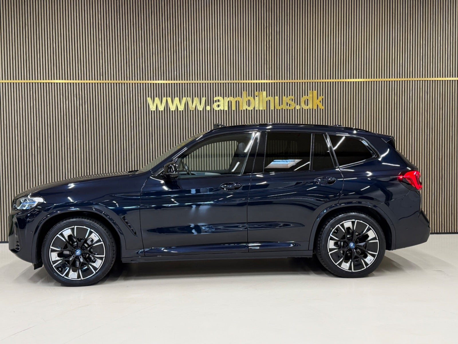 Sort BMW iX3 fra 2024