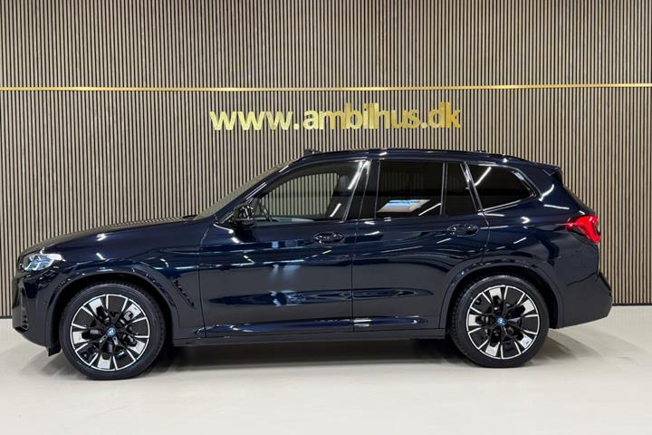 Sort BMW iX3 fra 2024