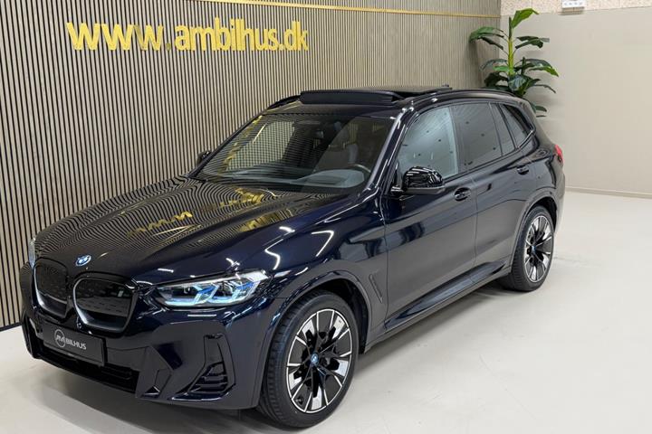 Sort BMW iX3 fra 2024