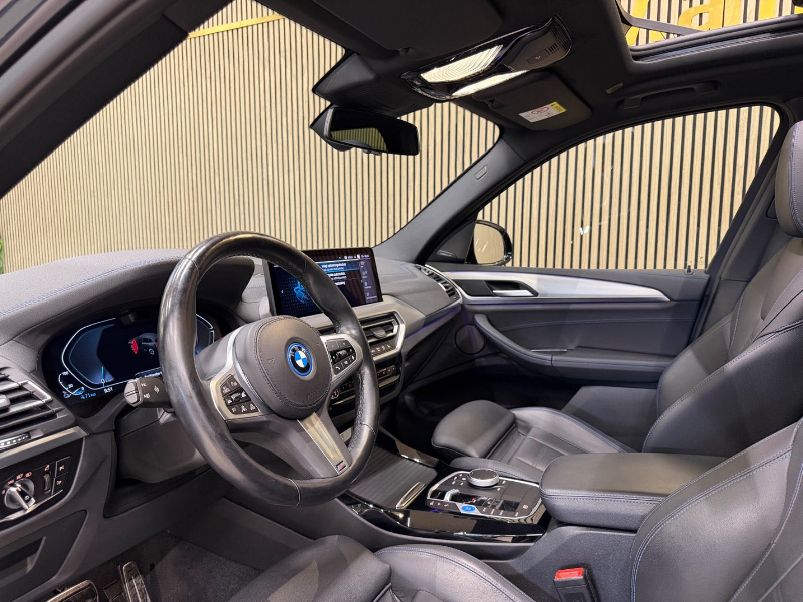 Sort BMW iX3 fra 2024