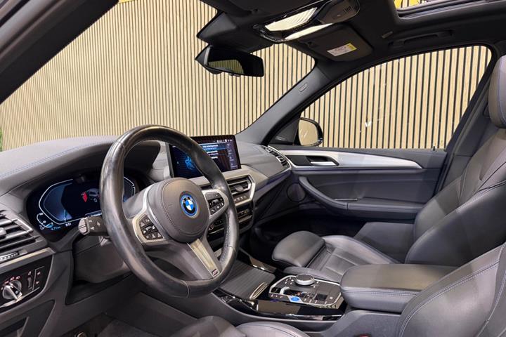 Sort BMW iX3 fra 2024