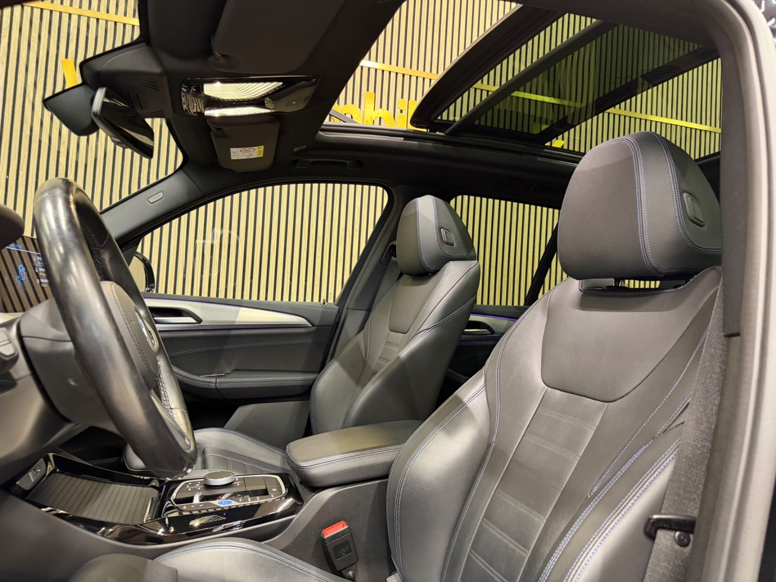 Sort BMW iX3 fra 2024
