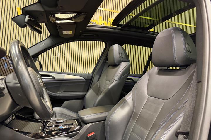 Sort BMW iX3 fra 2024