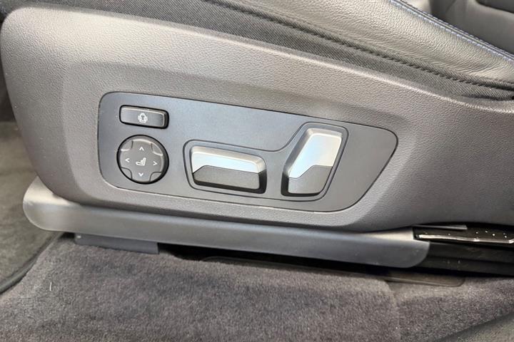 Sort BMW iX3 fra 2024