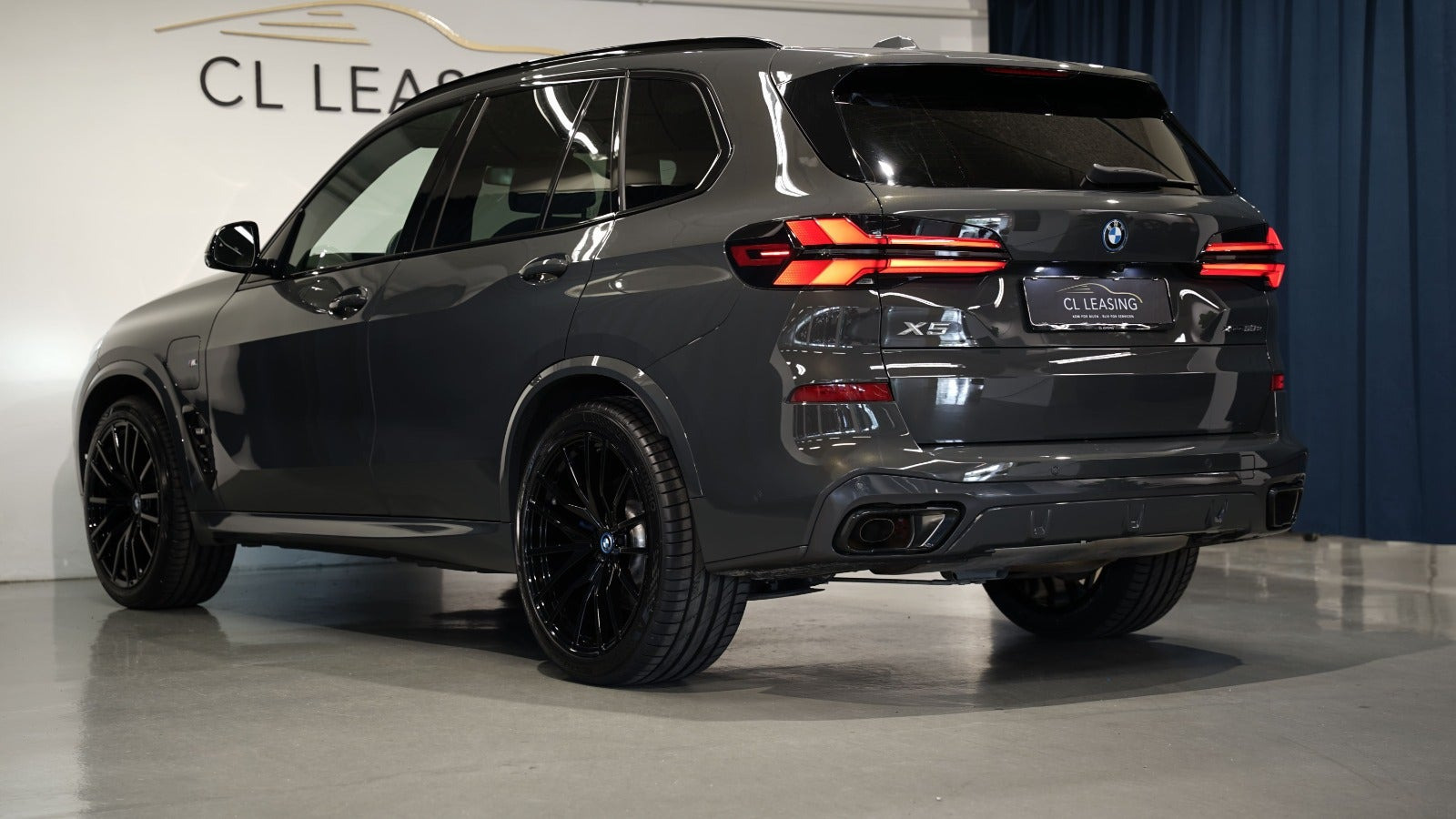 Grå BMW X5 fra 2023