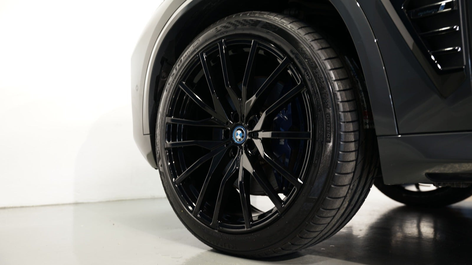 Grå BMW X5 fra 2023