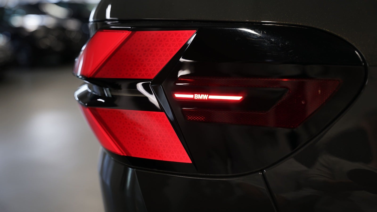 Grå BMW X5 fra 2023