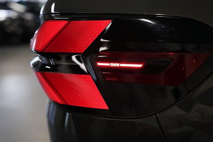 Grå BMW X5 fra 2023