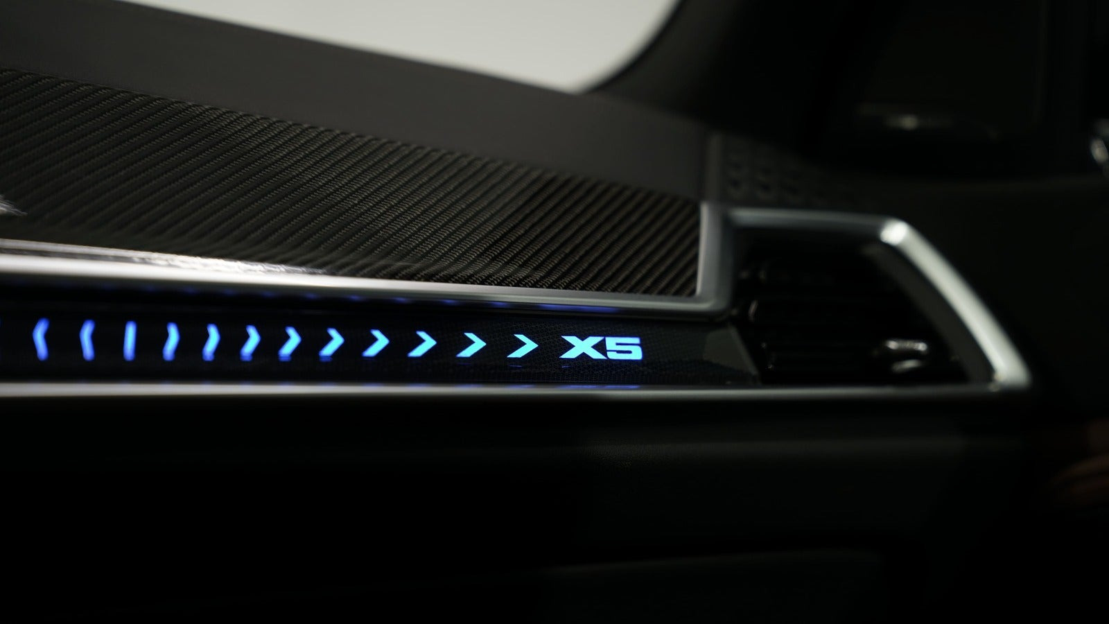 Grå BMW X5 fra 2023