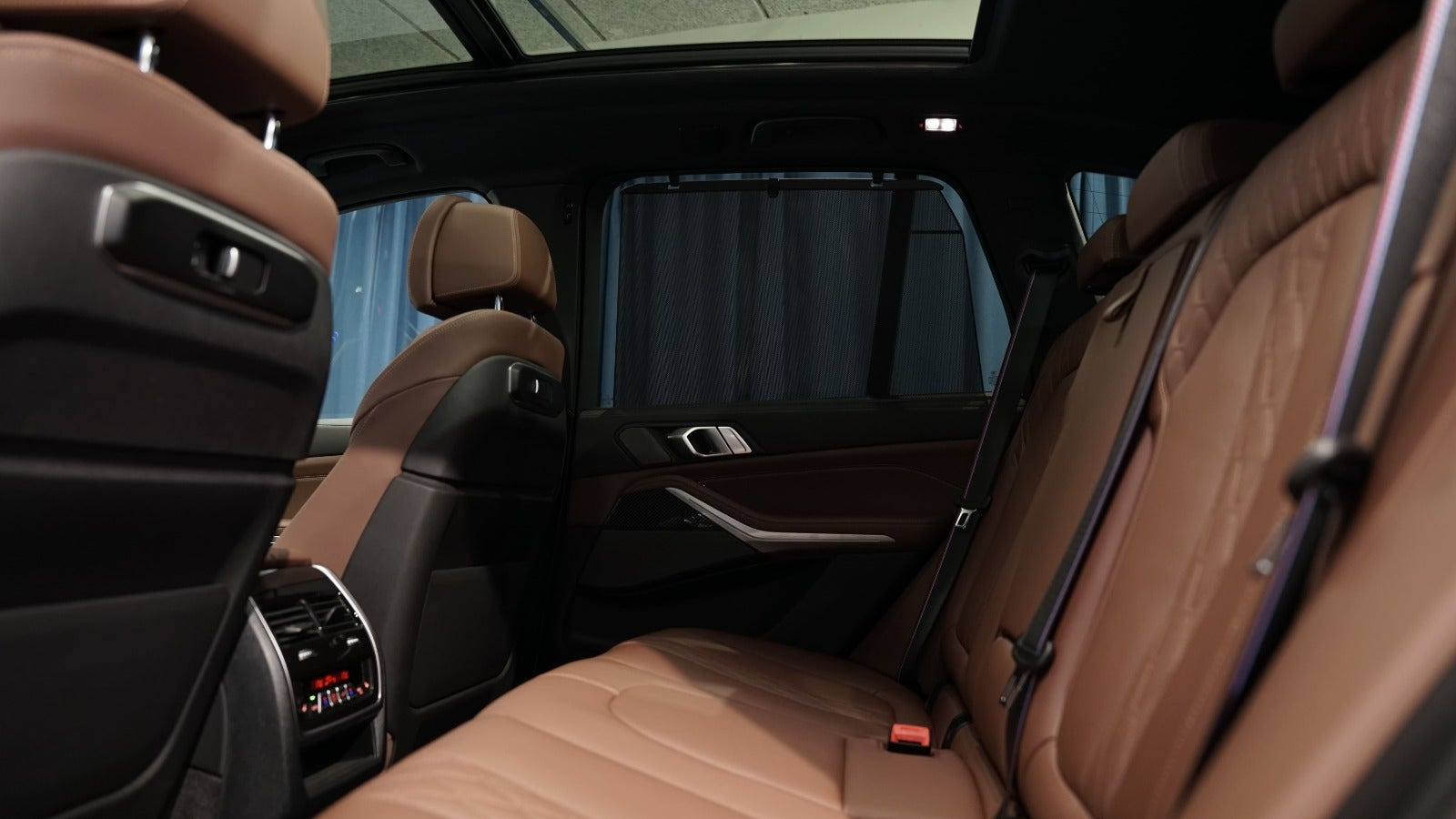 Grå BMW X5 fra 2023