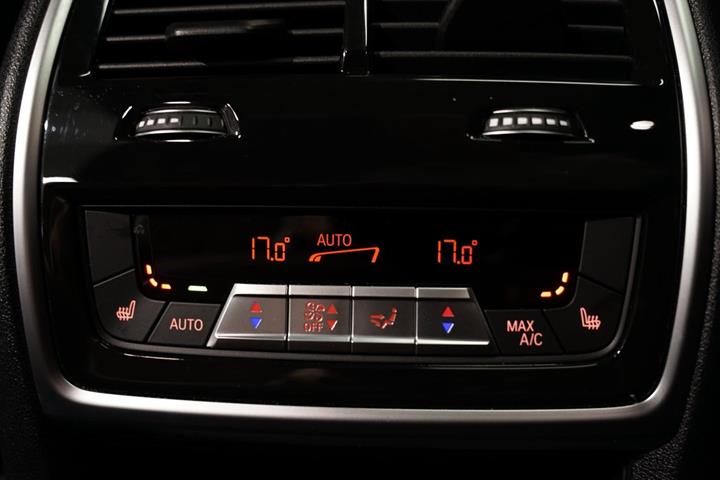Grå BMW X5 fra 2023