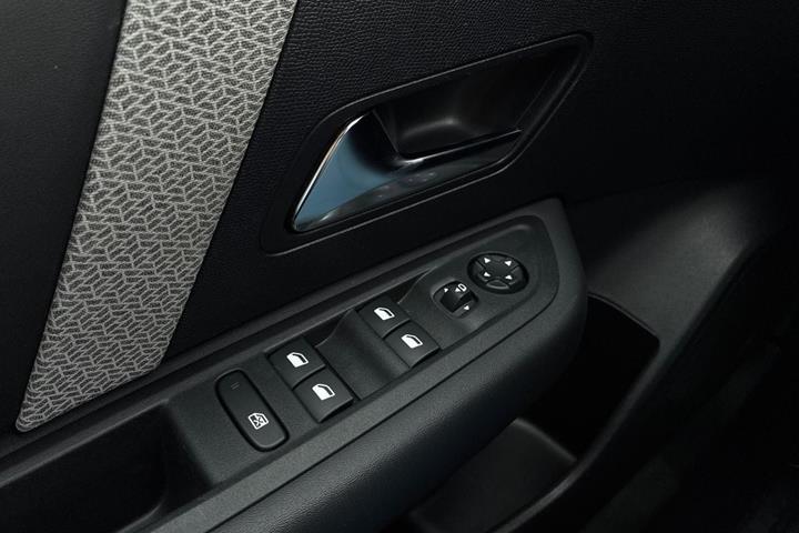 Sort Citroën ë-C4 X fra 2023