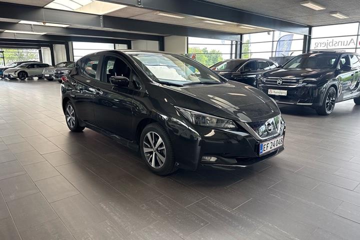 Sort Nissan Leaf fra 2021