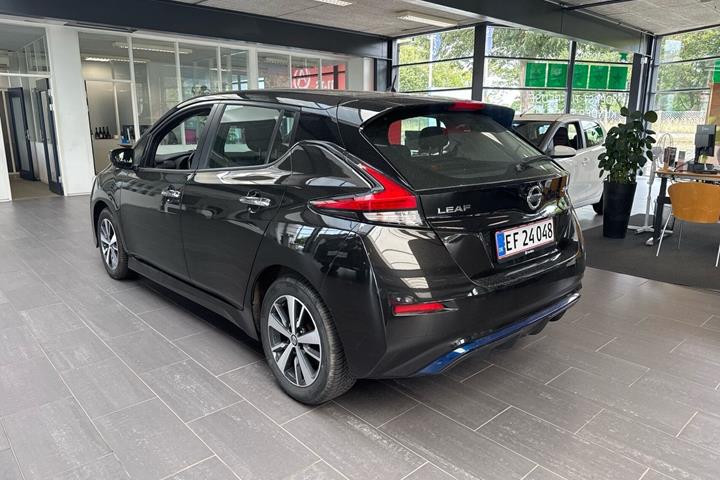 Sort Nissan Leaf fra 2021