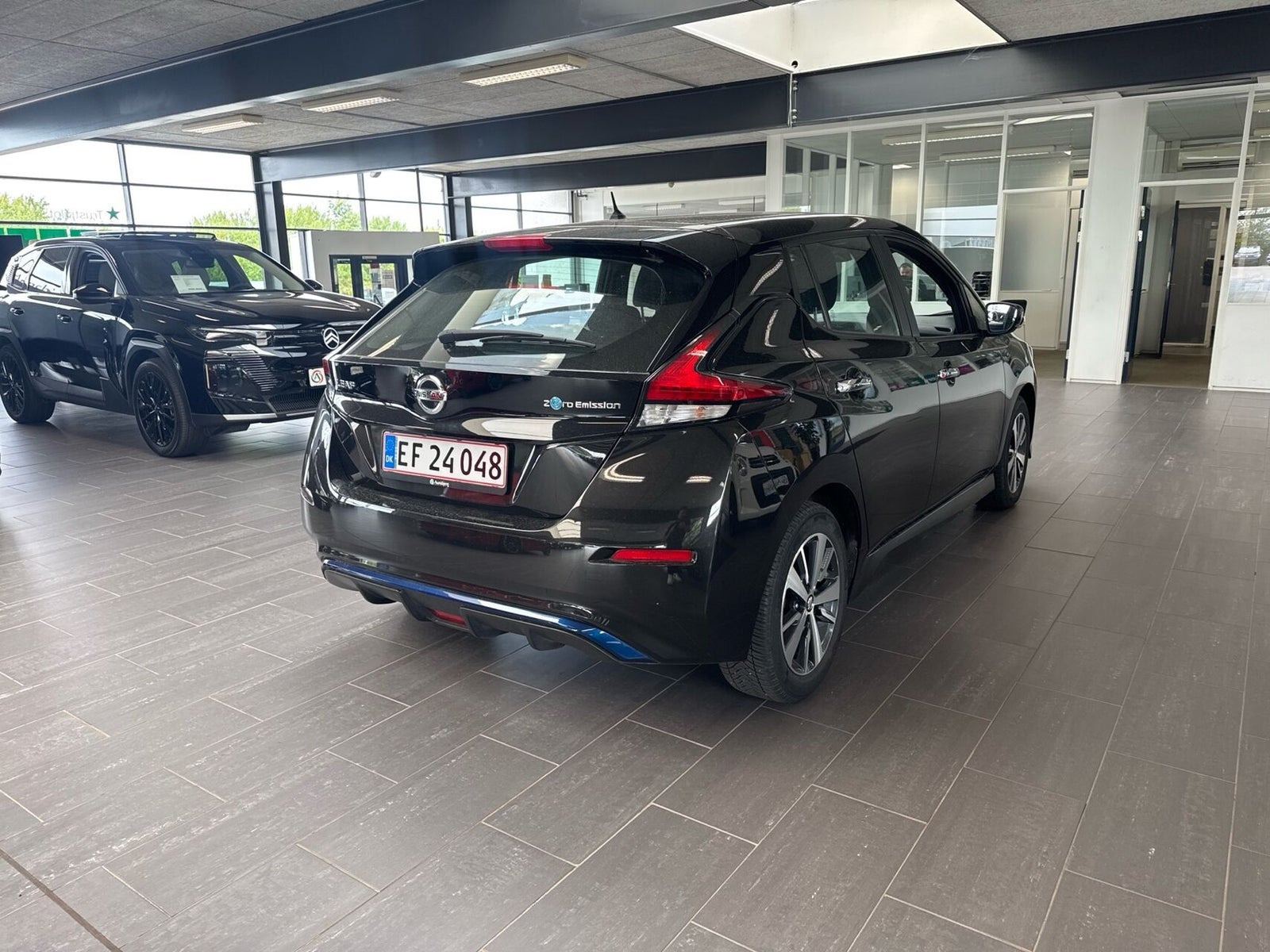 Sort Nissan Leaf fra 2021