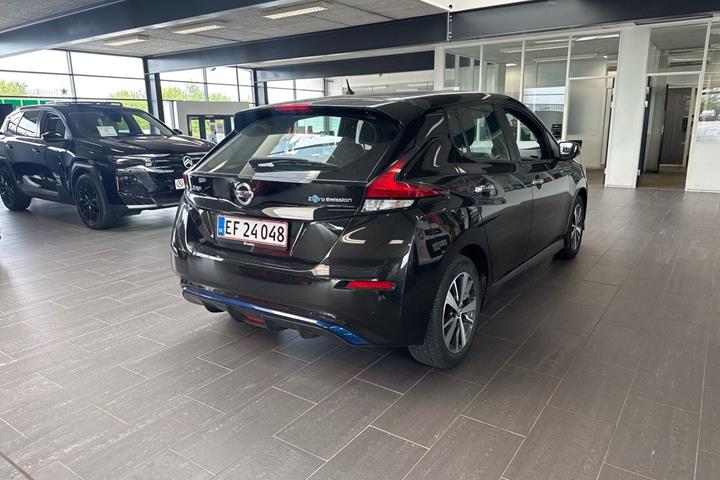 Sort Nissan Leaf fra 2021