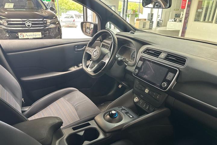 Sort Nissan Leaf fra 2021