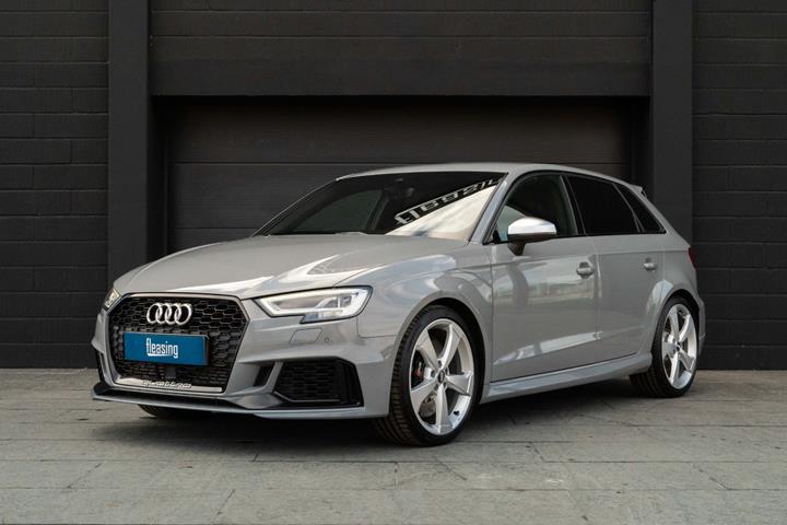 Grå Audi RS3 fra 2020