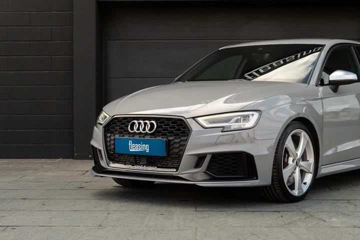 Grå Audi RS3 fra 2020