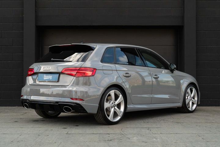 Grå Audi RS3 fra 2020