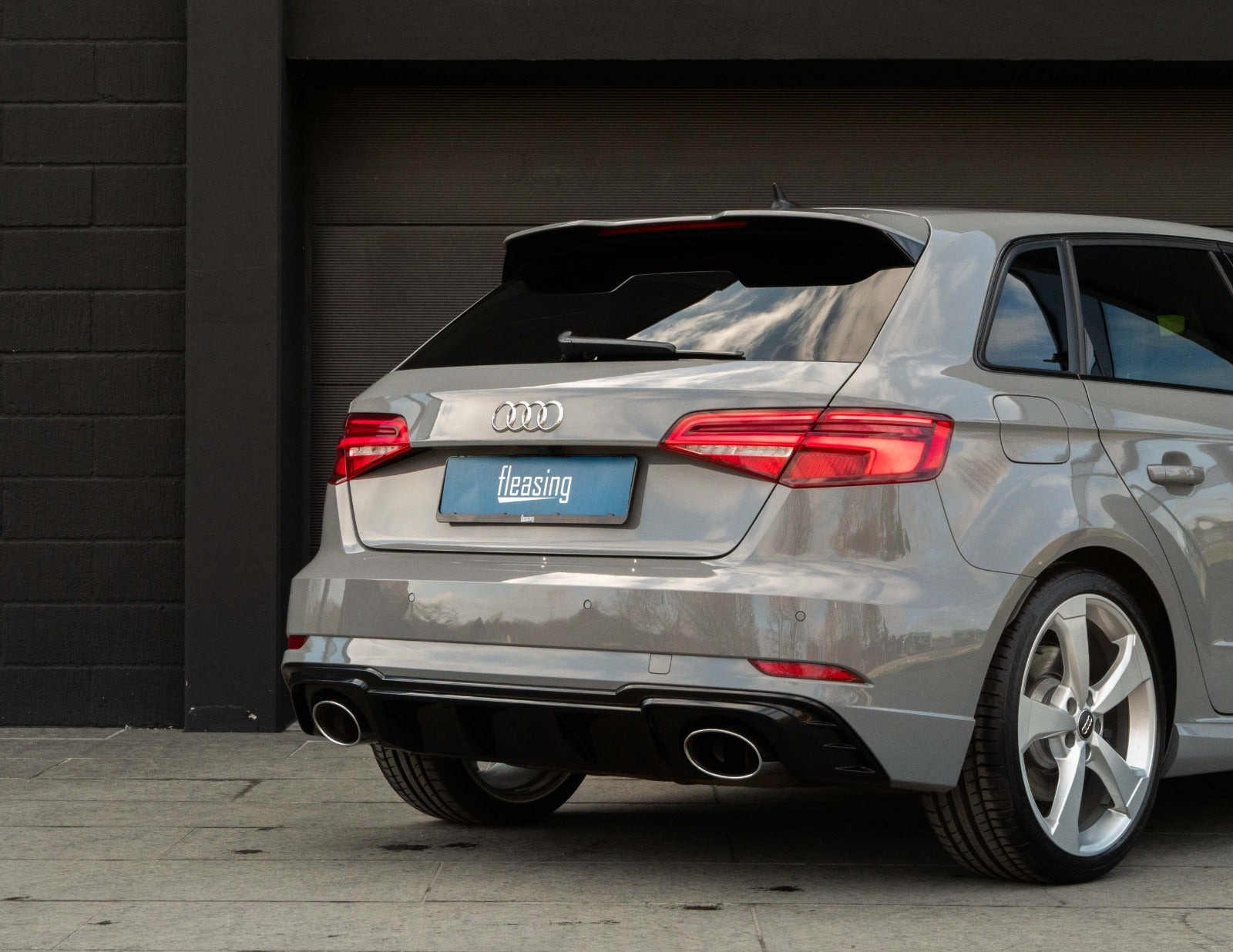 Grå Audi RS3 fra 2020