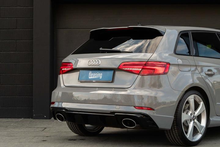 Grå Audi RS3 fra 2020
