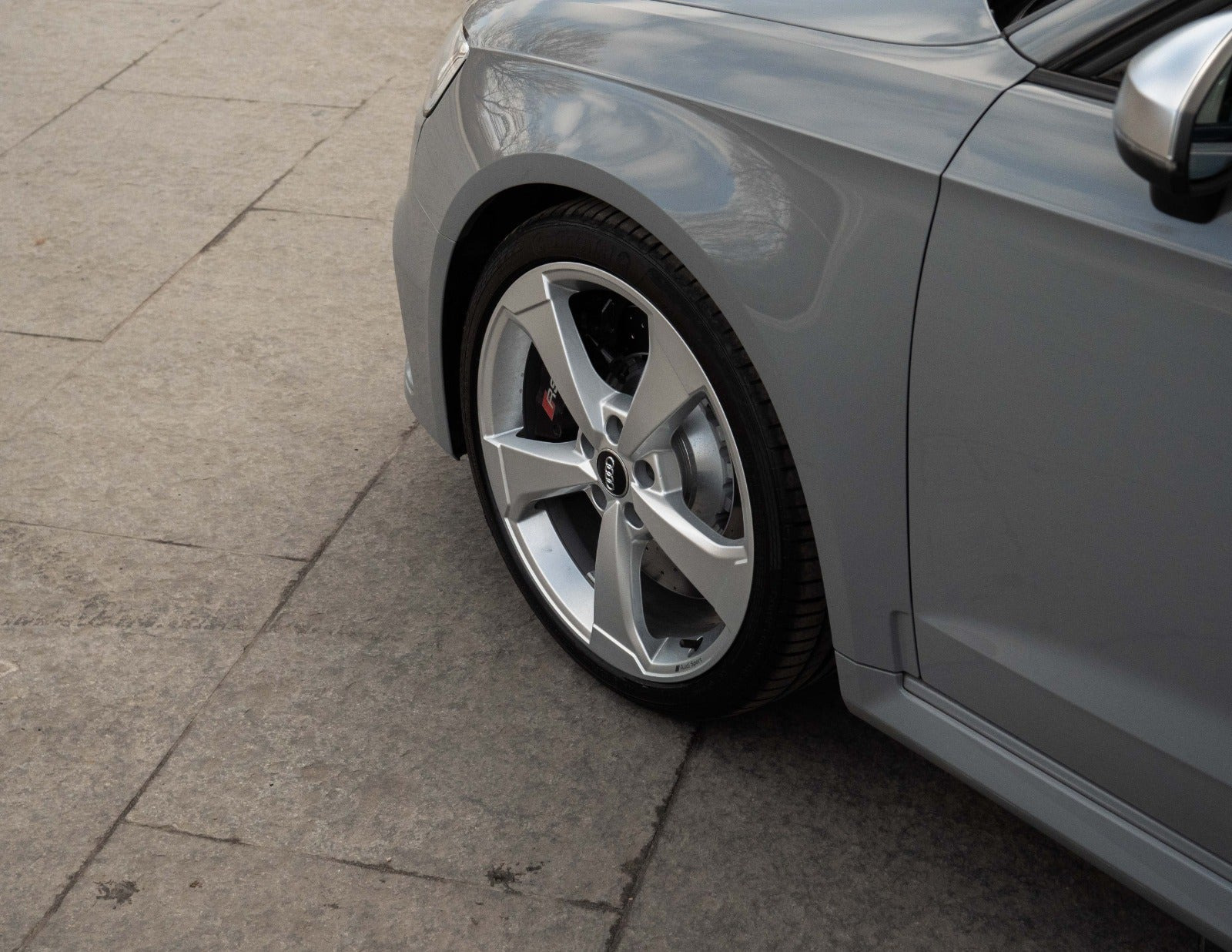 Grå Audi RS3 fra 2020
