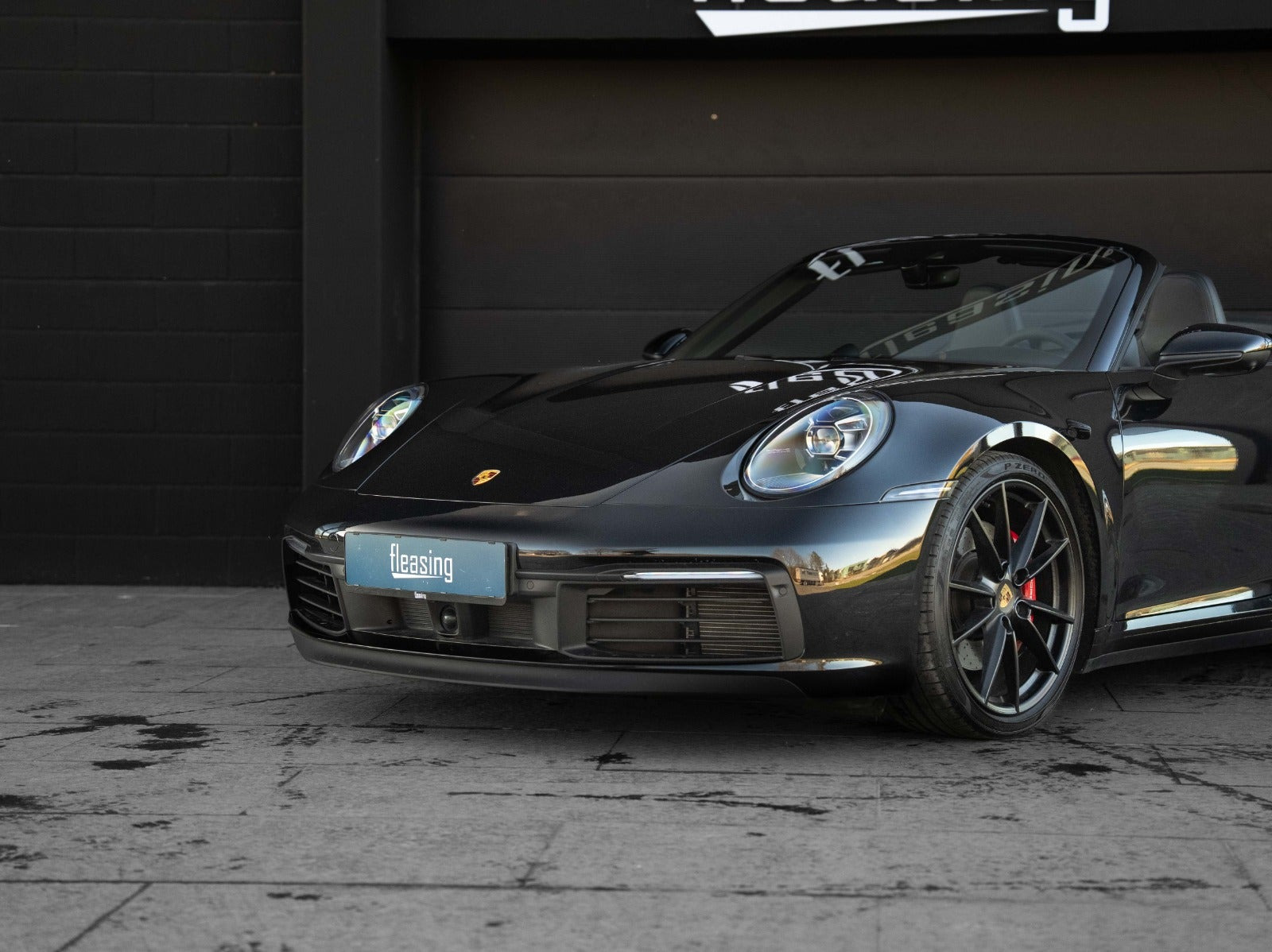 Sort Porsche 911 Carrera 4S fra 2022