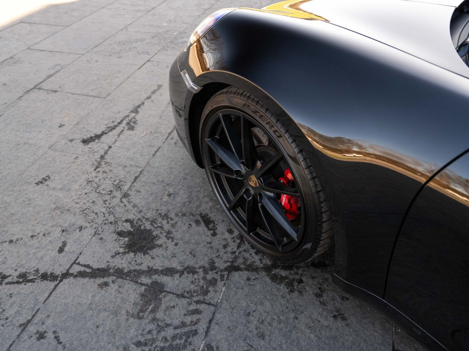 Sort Porsche 911 Carrera 4S fra 2022