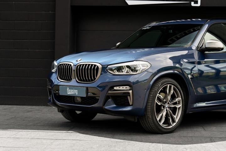 Blå BMW X3 fra 2018