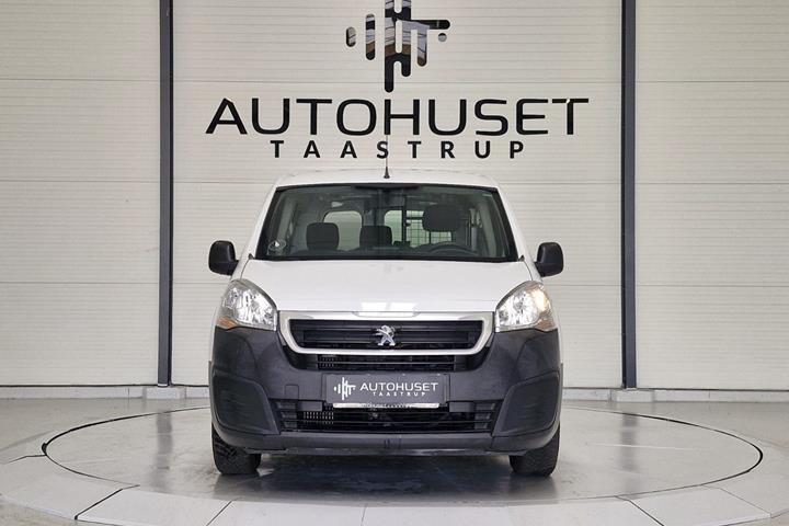 Hvid Peugeot Partner fra 2018
