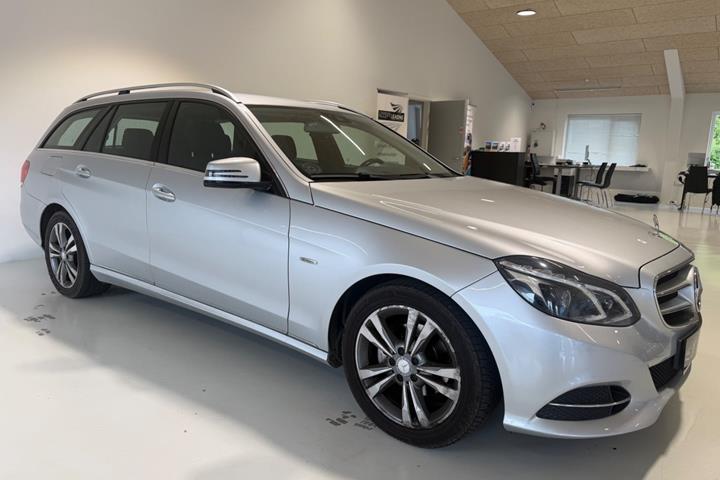 Grå Mercedes E220 fra 2015