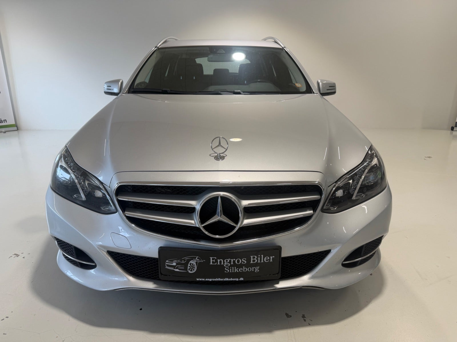 Grå Mercedes E220 fra 2015