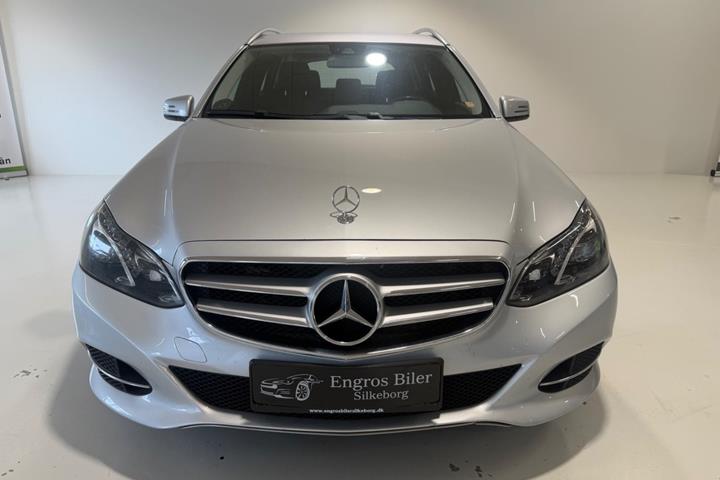 Grå Mercedes E220 fra 2015