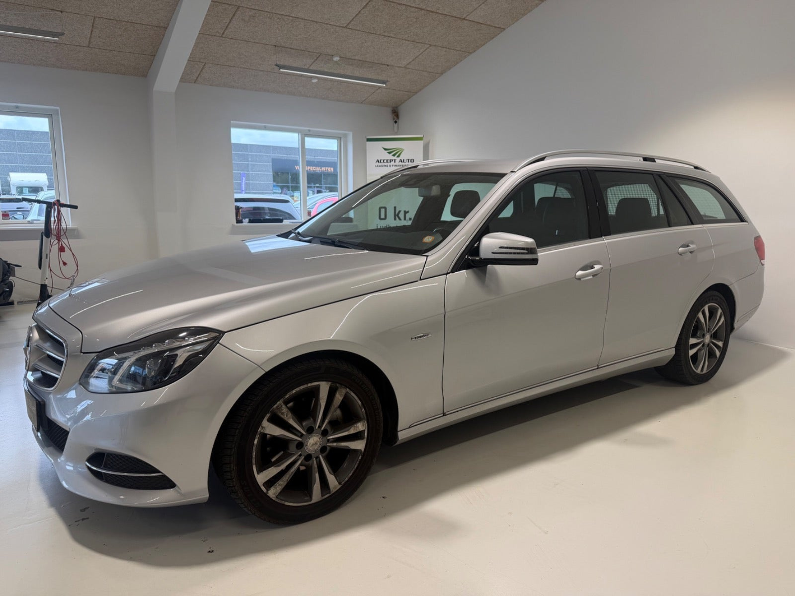 Grå Mercedes E220 fra 2015